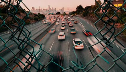 丈夫隐瞒患艾滋10年，夫妻生活无防护，妻子虽未感染但精神压力大起诉离婚，法院判决撤销婚姻