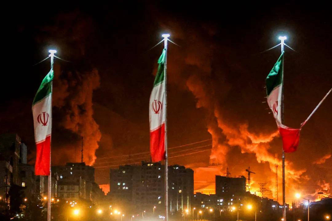 伊朗一查内鬼才发现：12天内高层死伤惨重，一通电话就能被定位？