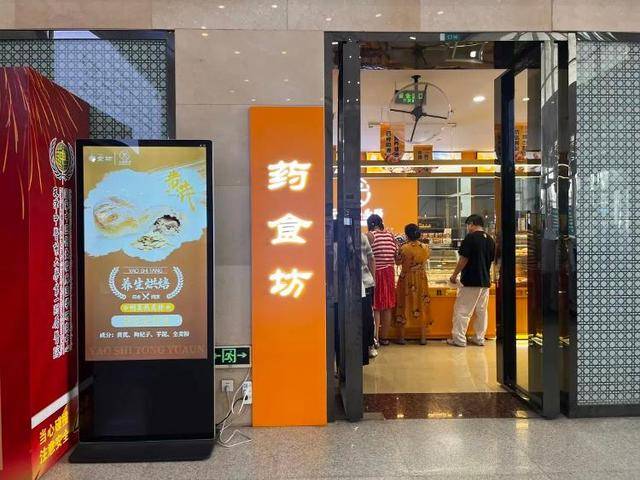 一小时售罄！年轻人涌入医院抢面包