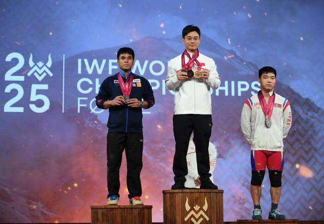 举重世锦赛丨王浩轻松收获男子60公斤级两金