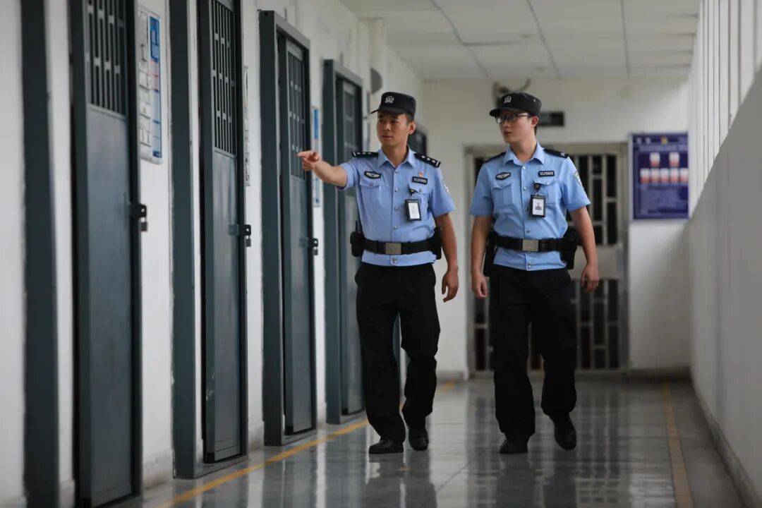 国庆特辑 | “青苗”值班日记：他的“第一次”，藏着成长与传承