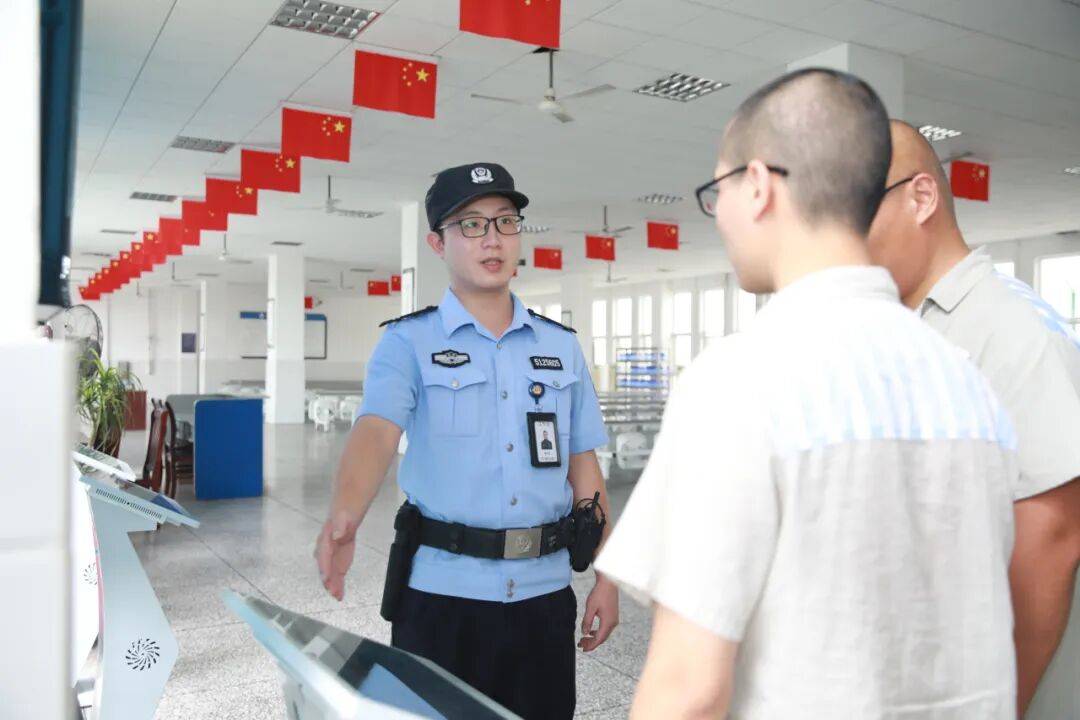 国庆特辑 | “青苗”值班日记：他的“第一次”，藏着成长与传承