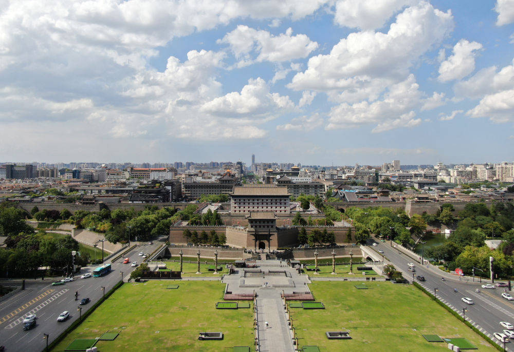 假日经济活力观察:“出入口经济”点亮西安城墙