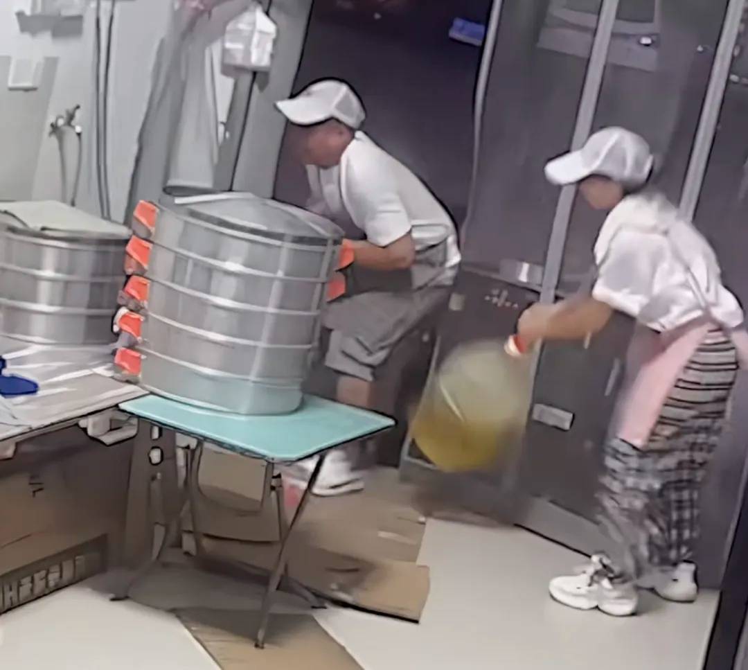 妻子抄起20斤油桶砸老公，“晚10秒，后果不堪设想……”