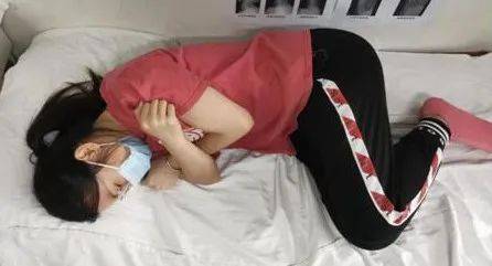 原来睡觉需要两个枕头？这么多年我们都睡错了！