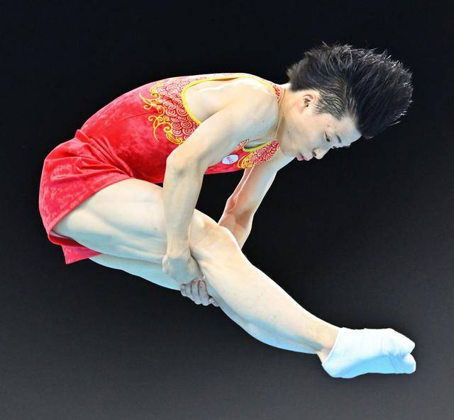 全运会蹦床决赛：胡译乘夺两金 严浪宇实现卫冕