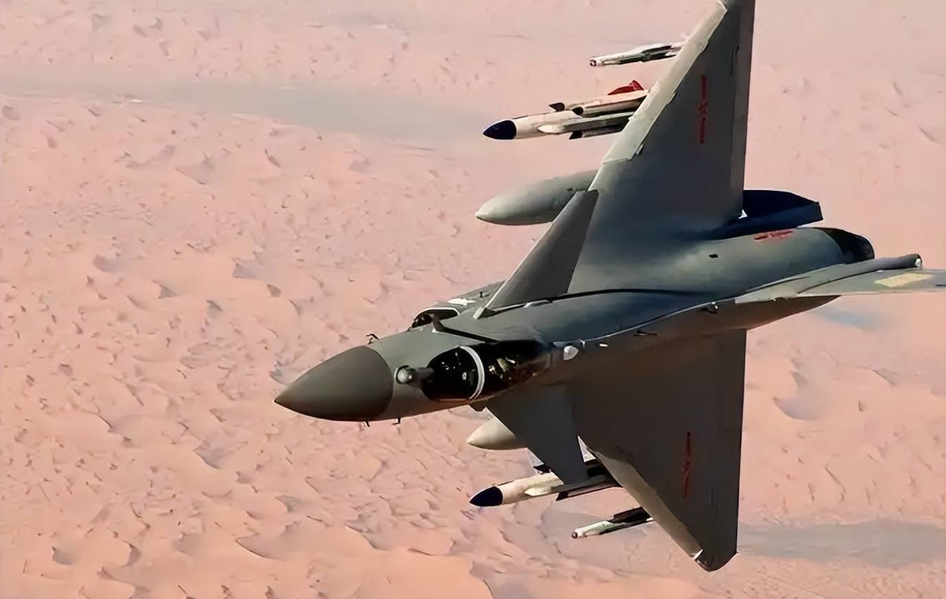 中国歼-10C机群飞越红海，西方雷达竟毫无反应！印尼马上宣布采购42架