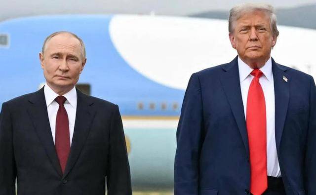 普京拒绝后,特朗普叫停普特会!12国倒戈,泽连斯基决定停火?