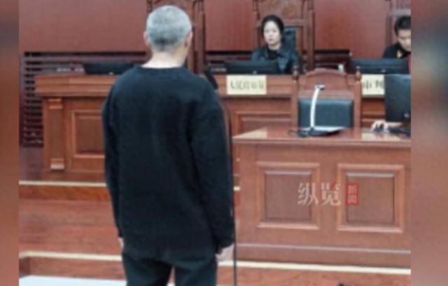 男子因驾驶证被交警吊销心怀不满，酒后持刀闯进派出所威胁民警，一审获刑3年